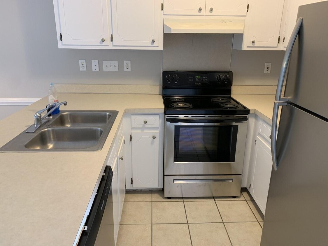 Building Photo - 3921 Sterling Pointe Dr
