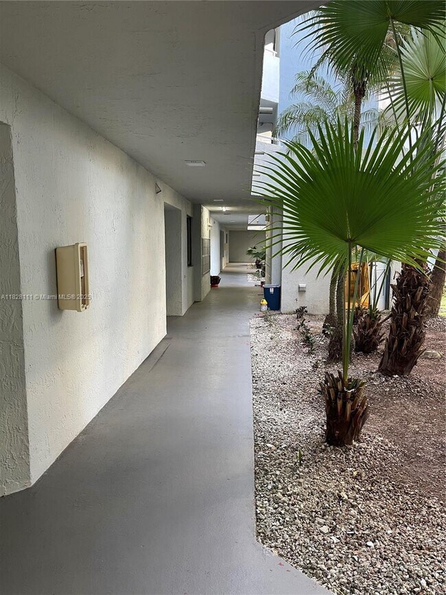 Foto del edificio - 8335 SW 152nd Ave