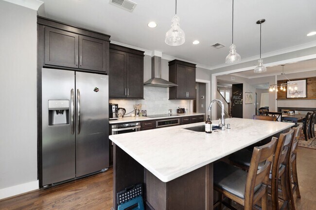 Foto del edificio - Charming FURNISHED East Nashville Home-181...