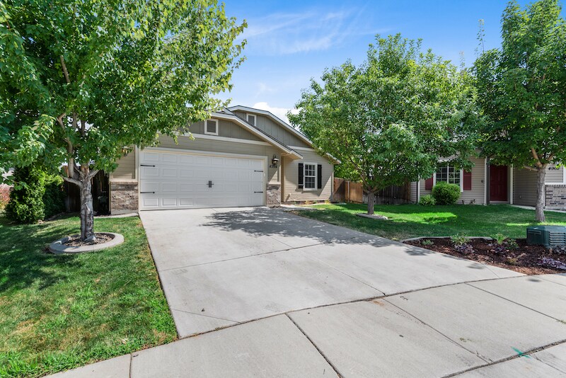 Foto principal - 4994 N Newsham Ave