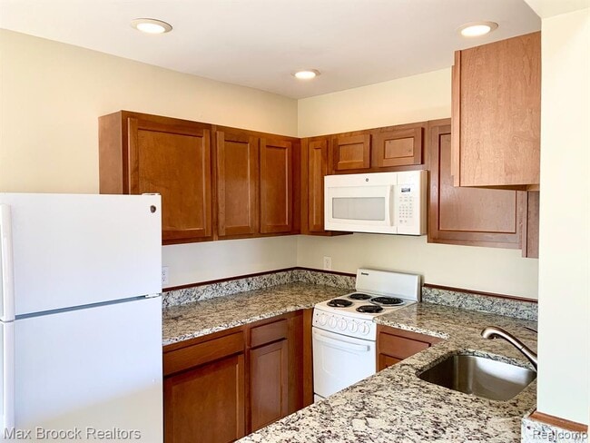 Building Photo - 156 N Worth St