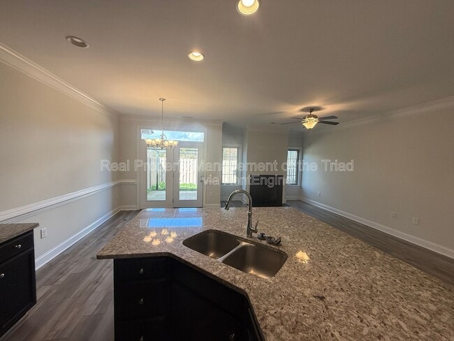 Foto del edificio - 3833 Thistleberry Rd