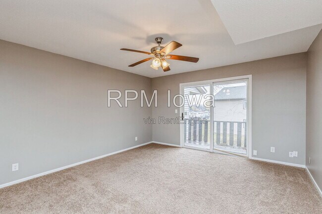 Building Photo - 2079 NW Hickory Ln