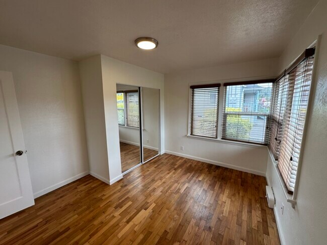 Foto del edificio - 15415 Main St E