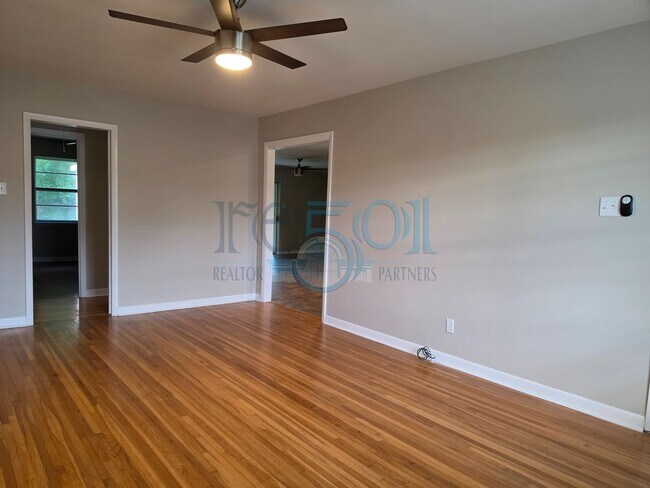 Foto del edificio - 6601 Bluebird Dr.