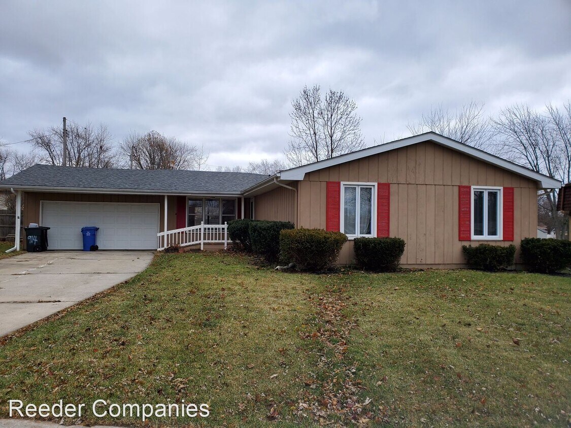 914 Pettibone St, Crown Point, IN 46307 House Rental in Crown Point