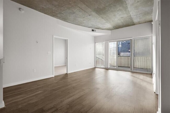 Foto del edificio - 250 Pharr Rd NE