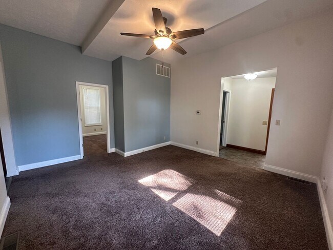 Foto del edificio - 3-Bedroom Home near Downtown Bloomington!