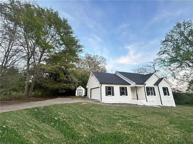 Foto del edificio - 3590 Chamblee Gap Rd