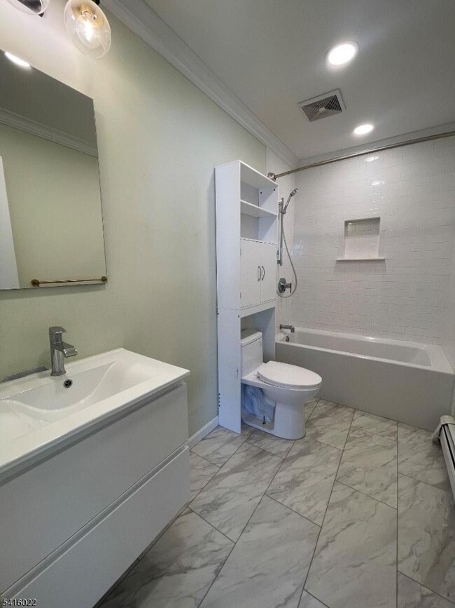 Building Photo - 404 S 5th St