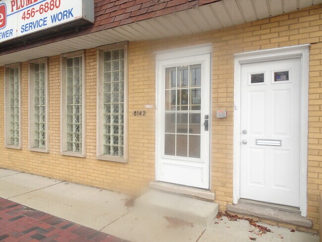 Foto del edificio - 8142 W Grand Ave