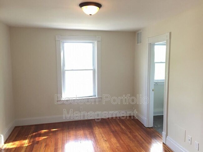 Foto del edificio - 2011 Rosewood Ave