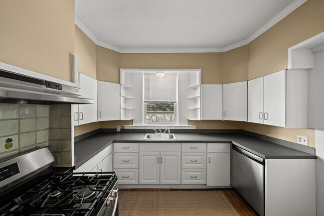 Building Photo - 99 Montvale Ave
