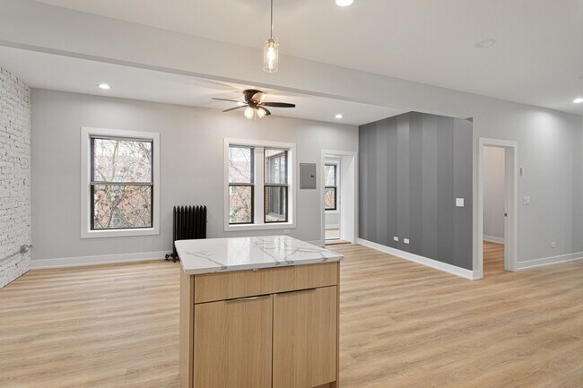 Foto del edificio - 1245 W Morse Ave