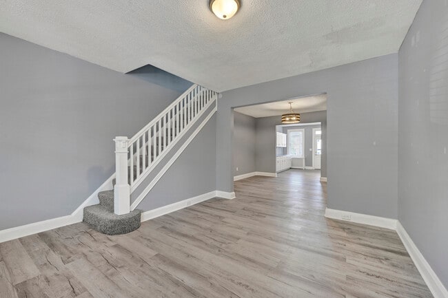 Building Photo - 404 Cornwall St