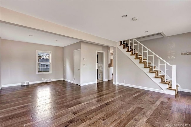 Building Photo - 121 Nichols Ave