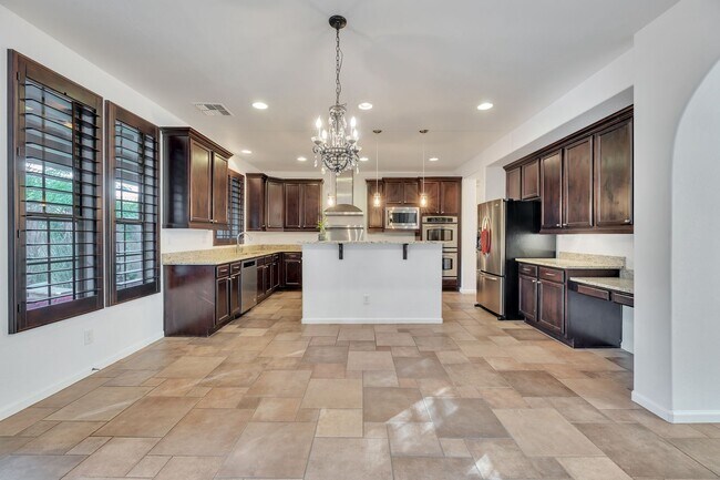Foto del edificio - Highly Upgraded SPACIOUS home in desirable Aviano in Desert Ridge!