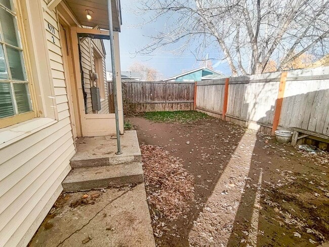 Building Photo - 417 N De Clark Ave