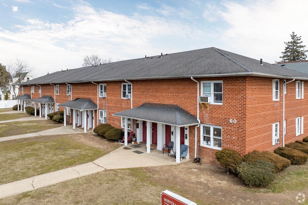 Primary Photo - 60 Hendrickson Ave
