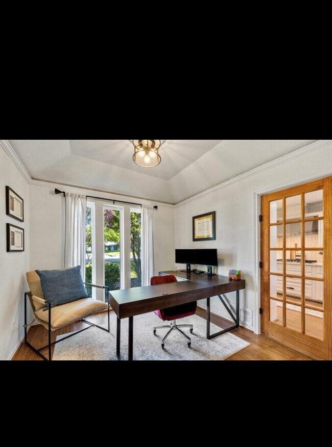 Foto del edificio - 100 N Spring Creek Dr