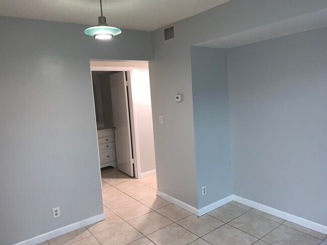 Foto del edificio - 450 NW 20th St
