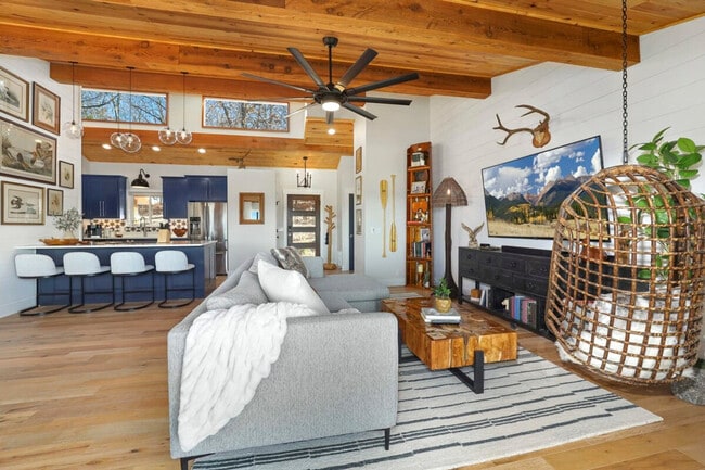 Building Photo - 22941 War Eagle Blacktop Rd