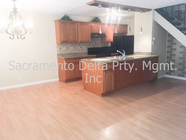 Building Photo - 2036 Benita Dr