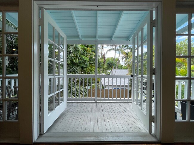 Building Photo - 1022 Fleming St