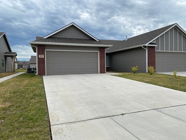 Building Photo - Updated  Duplex - 2 Car Garage - Close to ...