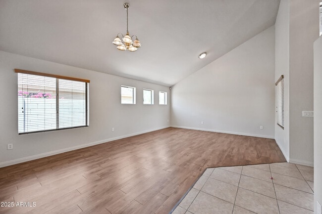 Building Photo - 11237 W Davis Ln