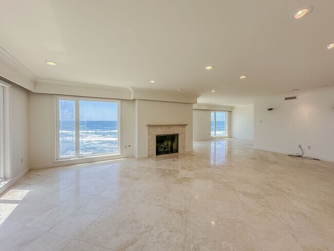 Foto del edificio - 220 Coast S Blvd