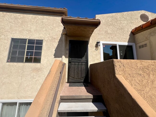 Building Photo - Stunning 2-Bed, 2-Bath Condo in Golden Hil...