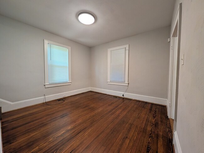 Foto del edificio - 931 McDowell Ave NW