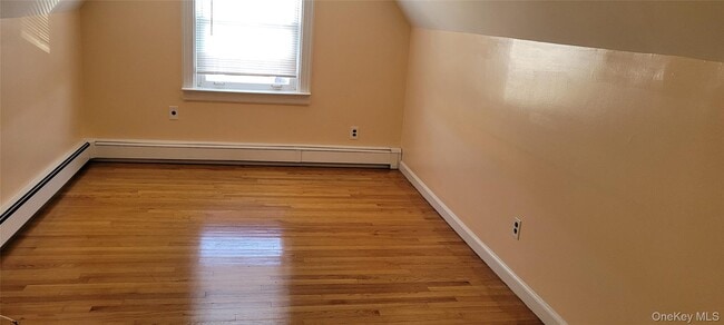 Foto del edificio - 166-48 25th Ave