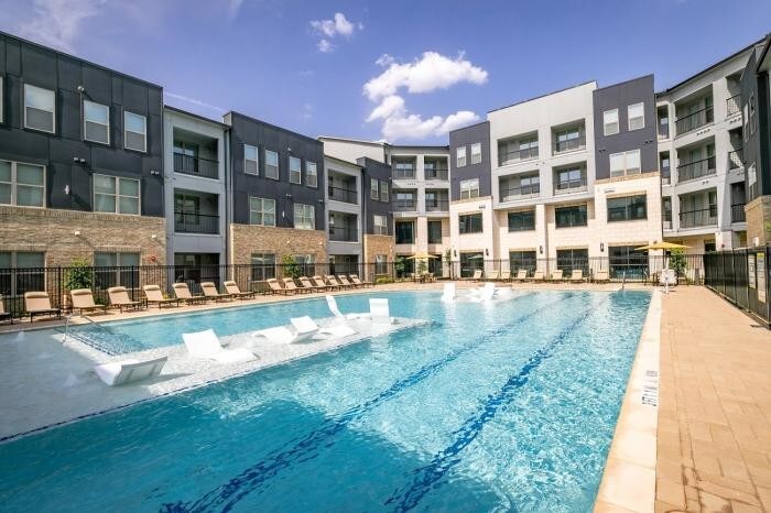 Foto principal - 3 bedroom in Dallas TX 75056