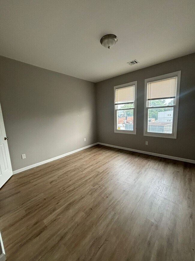 Foto del edificio - 353 16th Ave