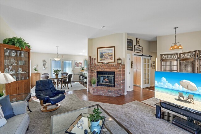 Gas fireplace - 1805 Lea Plz