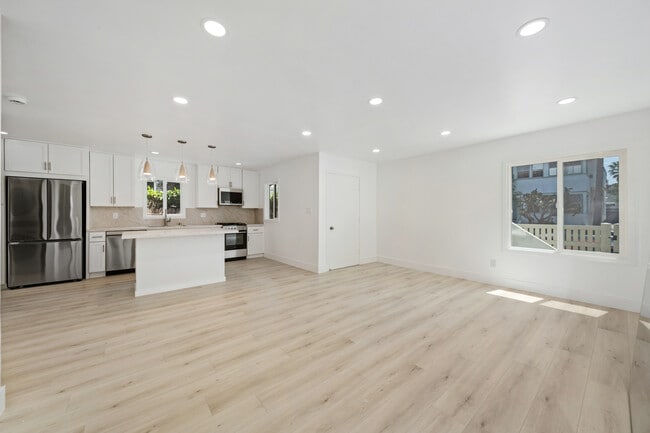 Building Photo - 23 Rose Ave