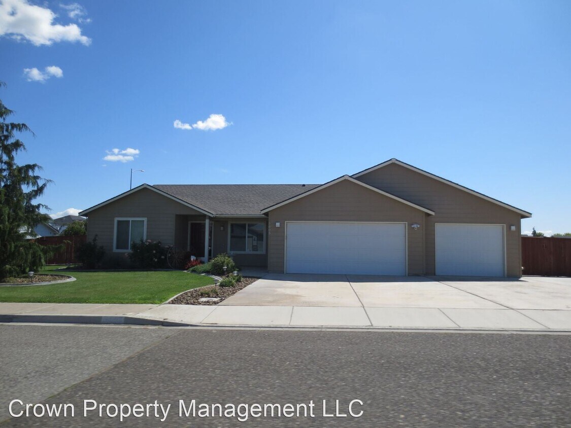 3 br, 2.5 bath House 5003 Truman Lane House Rental in Pasco, WA