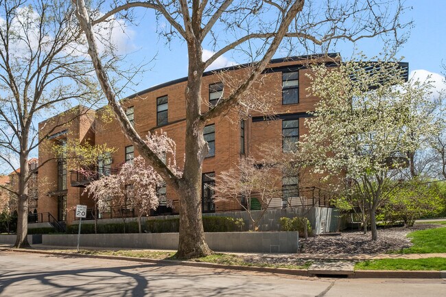 Foto del edificio - 7542 Cromwell Dr