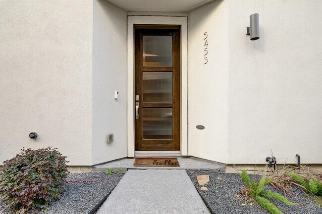 Building Photo - 5453 Larkin St