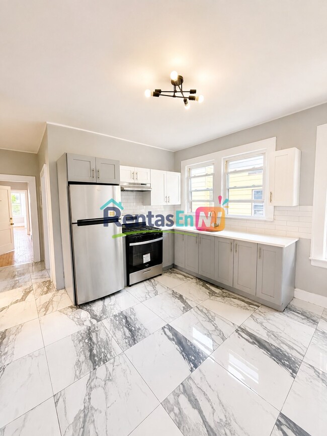 Building Photo - 549 S 20th St