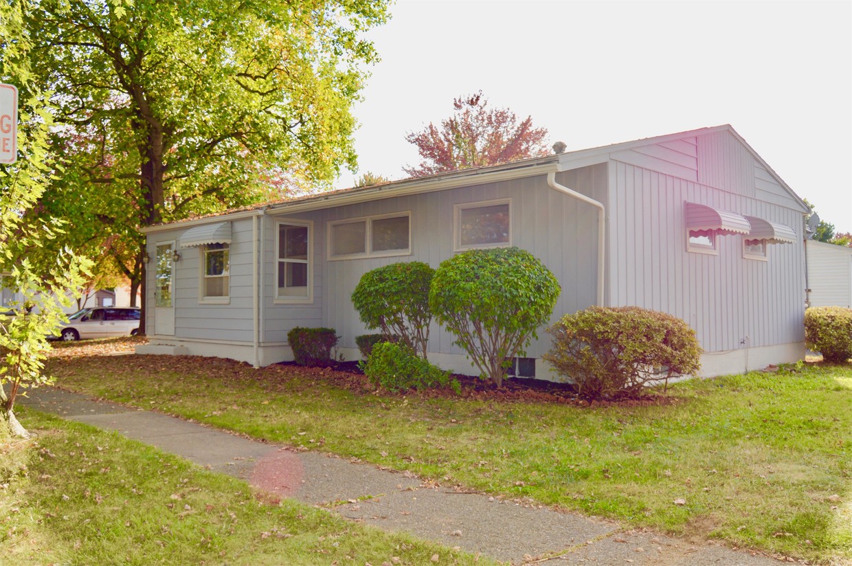Primary Photo - 1111 Flanders Ave