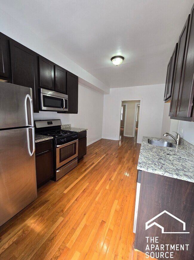 Foto del edificio - 3753 W Sunnyside Ave