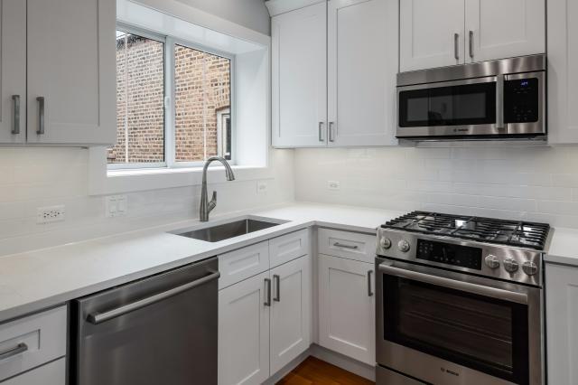 Foto del edificio - 3 bedroom in Chicago IL 60640