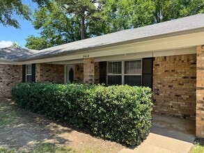 Building Photo - 7404 Hollyoak Dr