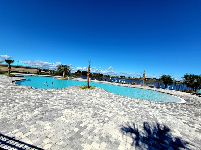 Building Photo - 633 Vittorio Dr
