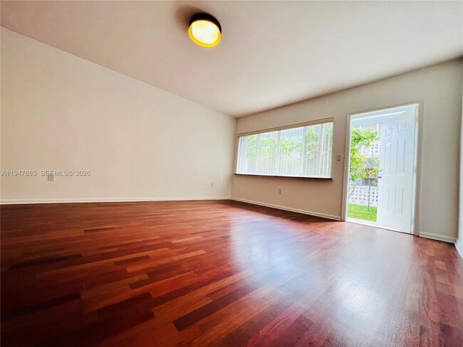 Foto del edificio - 2033 Calais Dr