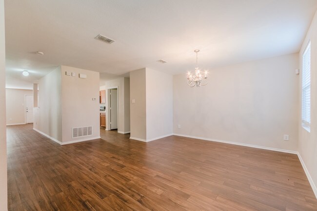 Building Photo - 2803 Amber Waves Ln