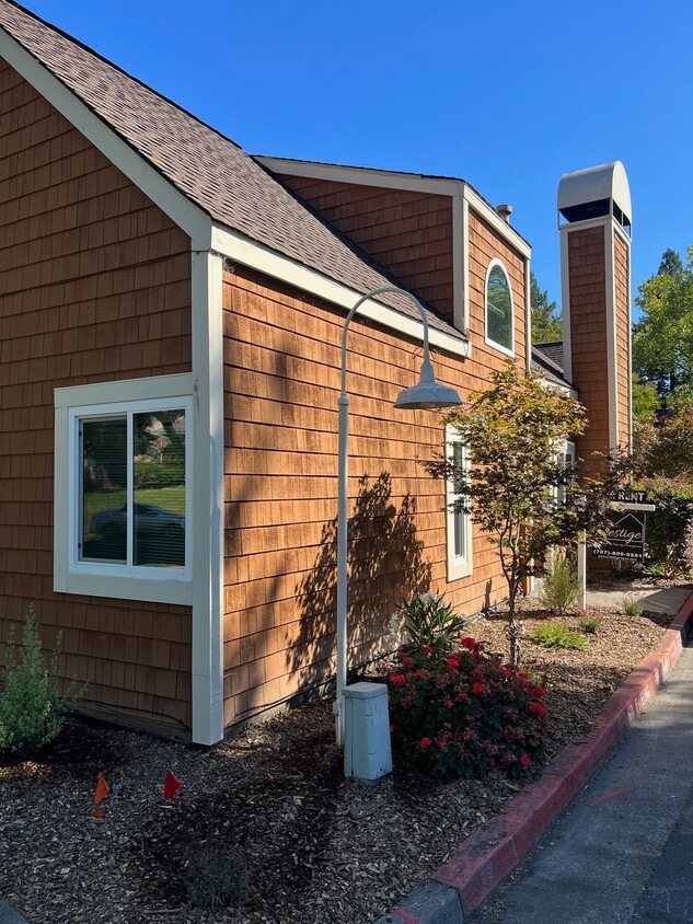 Primary Photo - 2450 Lakeview Dr
